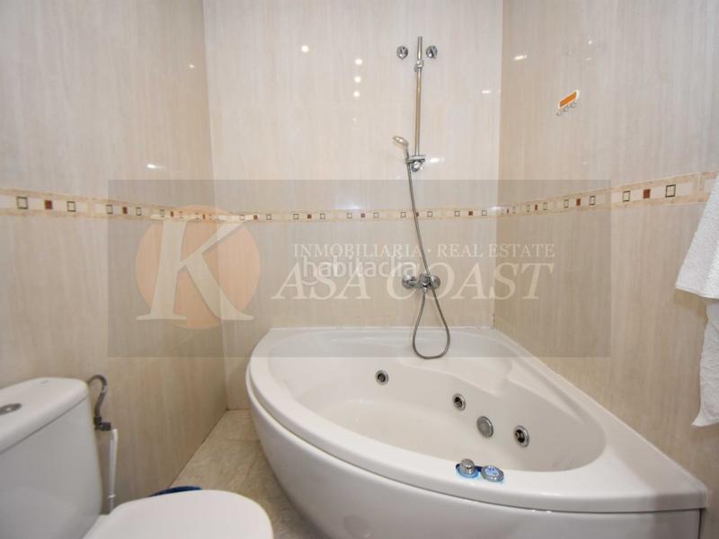 Foto 40331418-85c8-4a9d-8765-46f000ea736a. Piso  en primera línea de playa en el centro con licencia turística! en Fuengirola