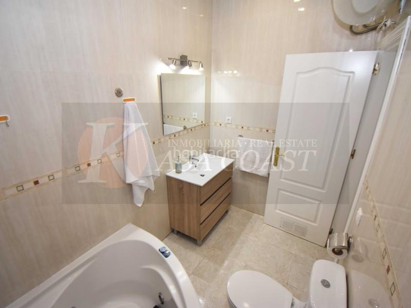 Foto a10e6000-454c-466a-8a19-ad812b7e9cd1. Piso  en primera línea de playa en el centro con licencia turística! en Fuengirola