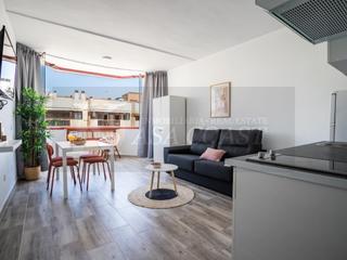 Estudio en Puerto Deportivo. Estudio reformado con vistas al mar en primera línea de playa  f