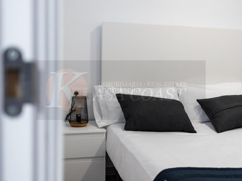 Foto 1710b13f-ddb0-4889-9f4e-7fbc1b020d1f. Estudio  reformado con vistas al mar en primera línea de playa centro en Fuengirola