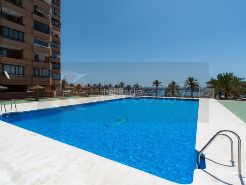 Foto 3afcdc34-2ed9-4160-9153-ee8894094387. Estudio  reformado con vistas al mar en primera línea de playa centro en Fuengirola