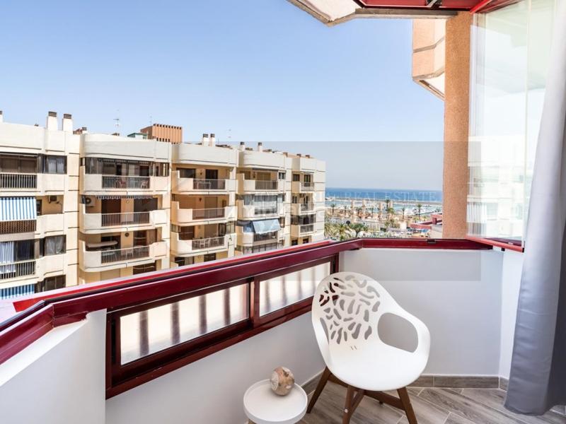 Foto 4e7879d3-709d-43fb-86de-7c7f056abc4e. Estudio  reformado con vistas al mar en primera línea de playa centro en Fuengirola