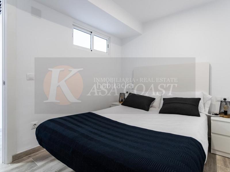 Foto 5c9d7f42-21c3-4a2c-be35-c03900dd7f37. Estudio  reformado con vistas al mar en primera línea de playa centro en Fuengirola