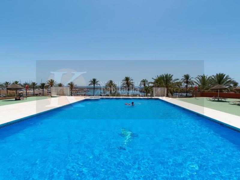 Foto de6d75ce-7f51-46f2-b422-dbb558621664. Estudio  reformado con vistas al mar en primera línea de playa centro en Fuengirola