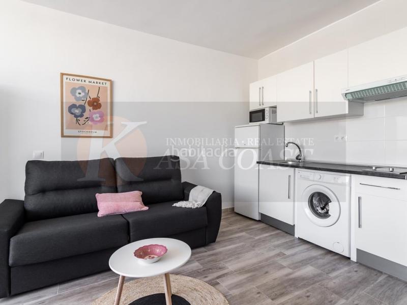 Foto f5d53af0-0322-445d-81be-7d20180bf384. Estudio  reformado con vistas al mar en primera línea de playa centro en Fuengirola