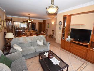 Flat in Puerto Deportivo. Amplio piso en venta en zona céntrica de fuengirola  con patio d