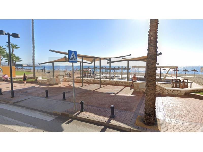 Foto 0f3691f4-c9f3-4020-bf99-1c15cc0b2cb6. Piso amplio piso en venta en zona céntrica con patio de 30 m2 en Fuengirola