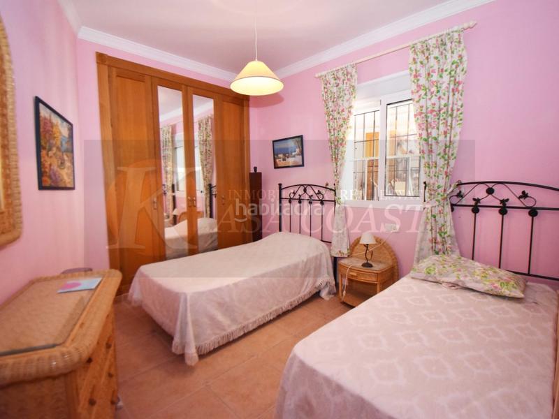 Foto 208ca2a5-15a2-44d5-a27b-1e40532cb0a3. Piso amplio piso en venta en zona céntrica con patio de 30 m2 en Fuengirola
