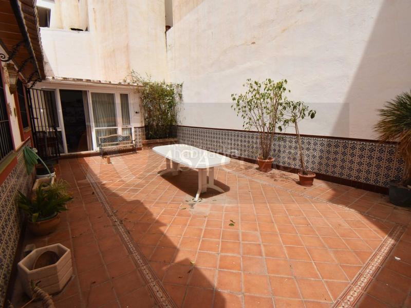 Foto 3f3775da-1e17-4d1a-949e-8d3ed4c3b076. Piso amplio piso en venta en zona céntrica con patio de 30 m2 en Fuengirola