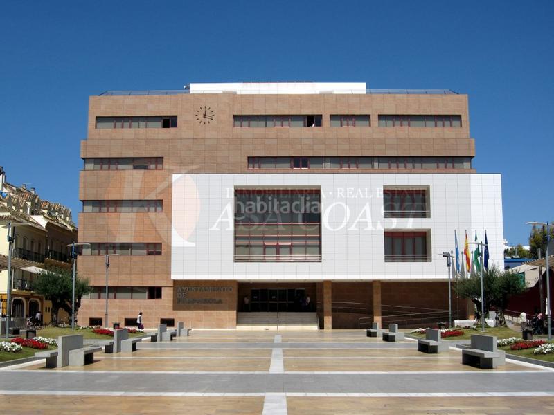 Foto 474b6341-f65e-4103-b378-93a75e790687. Piso amplio piso en venta en zona céntrica con patio de 30 m2 en Fuengirola