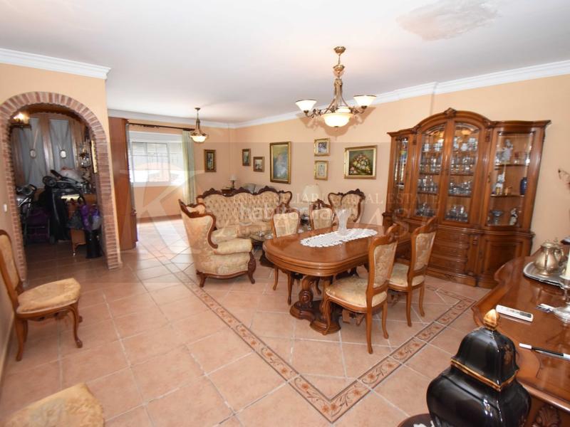 Foto 5db3c5f3-3c5a-4114-a810-c9467c591fac. Piso amplio piso en venta en zona céntrica con patio de 30 m2 en Fuengirola