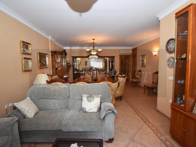 Foto 7e32d1e5-c828-4a84-ac9a-217c4815aedb. Piso amplio piso en venta en zona céntrica con patio de 30 m2 en Fuengirola