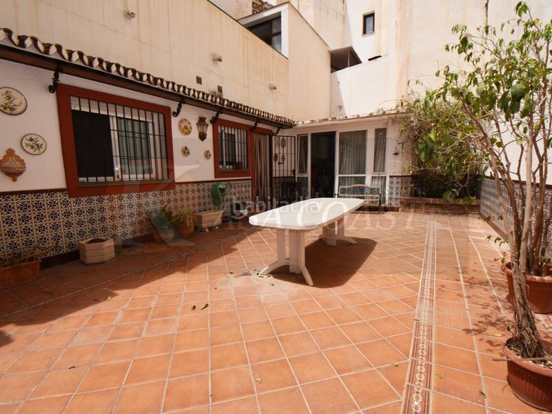 Foto 901694a4-eb7e-4b39-a3cc-8716addfabbf. Piso amplio piso en venta en zona céntrica con patio de 30 m2 en Fuengirola
