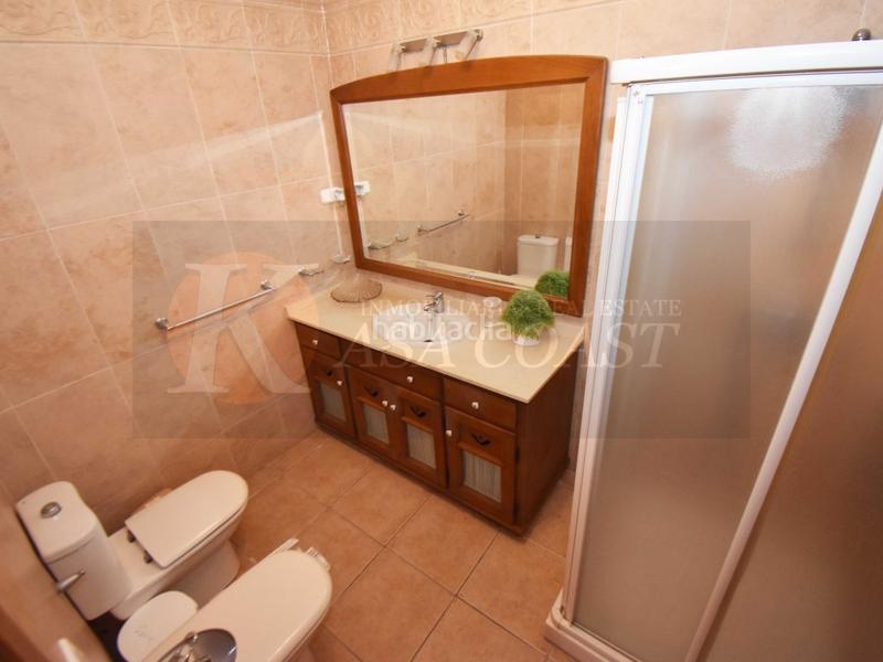 Foto c6a48984-66a9-4fda-b47f-24d65e1f553f. Piso amplio piso en venta en zona céntrica con patio de 30 m2 en Fuengirola