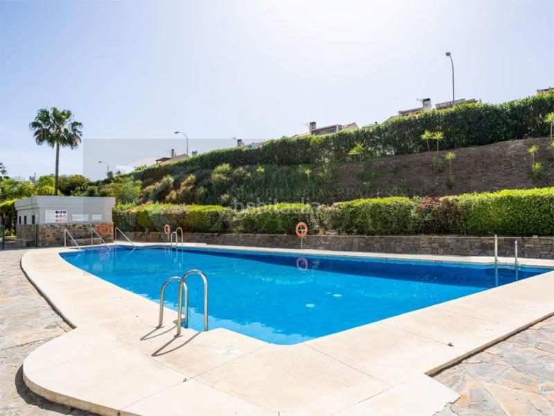 Foto 0c72cae5-4723-475d-8761-747f921e63e2. Piso amplio piso en esquina en zona miramar, con garaje y trastero en Fuengirola