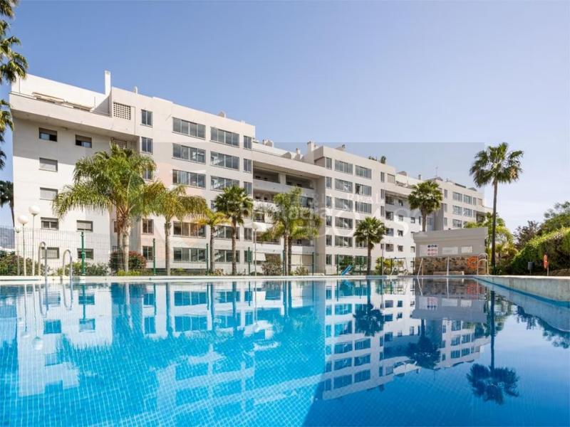 Foto 1677bf4b-79ea-47fb-95e3-e897467a61a9. Piso amplio piso en esquina en zona miramar, con garaje y trastero en Fuengirola