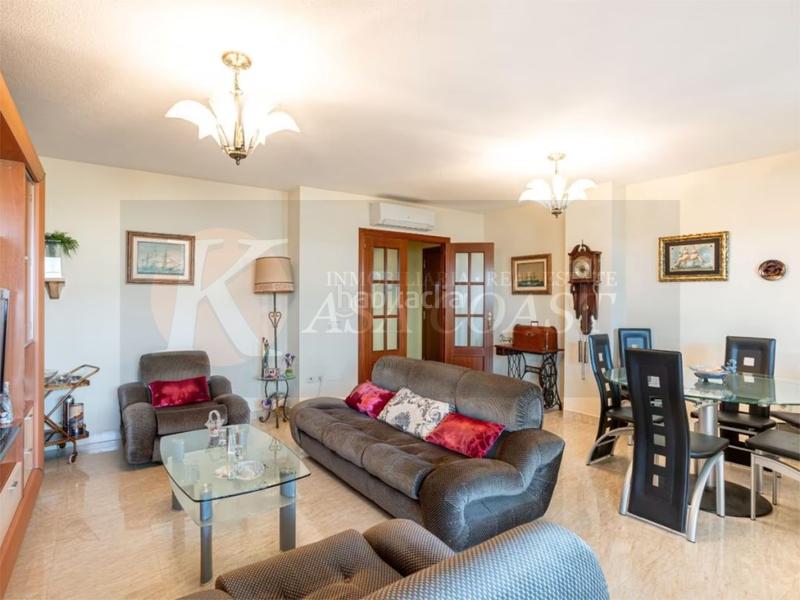 Foto 372dea7f-5c6f-4517-8993-d9f96b5e20bf. Piso amplio piso en esquina en zona miramar, con garaje y trastero en Fuengirola