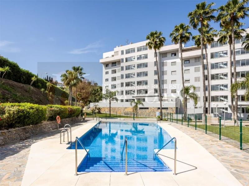 Foto 65536bf0-1a1b-462f-bf4e-6e5ad9553898. Piso amplio piso en esquina en zona miramar, con garaje y trastero en Fuengirola