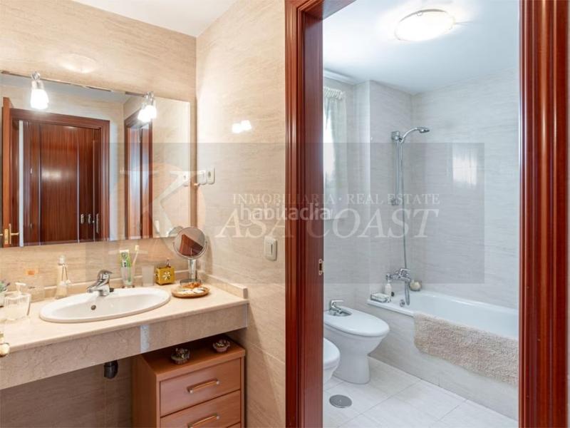 Foto 9b3a5ea1-3231-4612-a6d9-2cac700e8119. Piso amplio piso en esquina en zona miramar, con garaje y trastero en Fuengirola