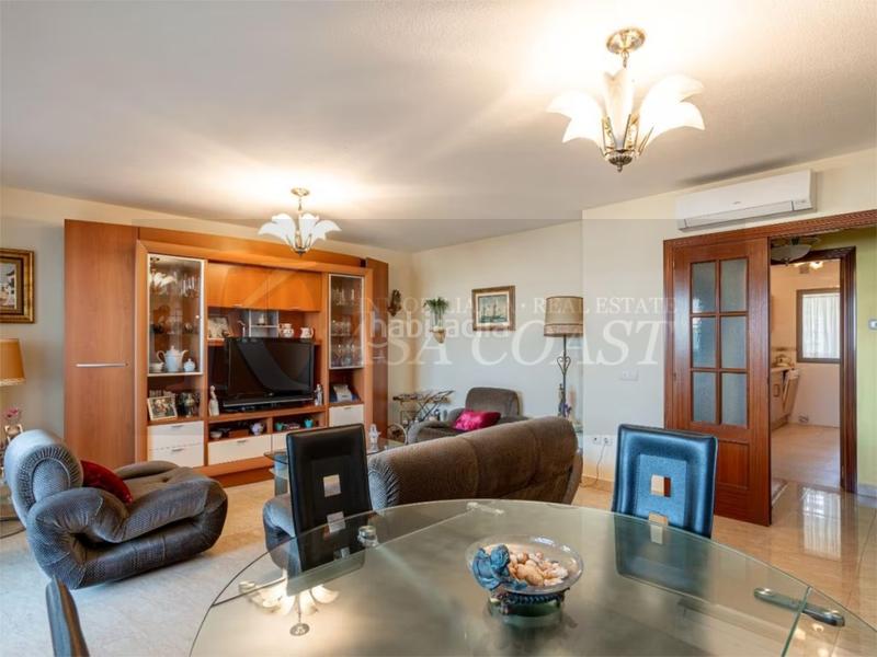 Foto a0bd2098-c485-4250-b016-e2476c4e79a9. Piso amplio piso en esquina en zona miramar, con garaje y trastero en Fuengirola