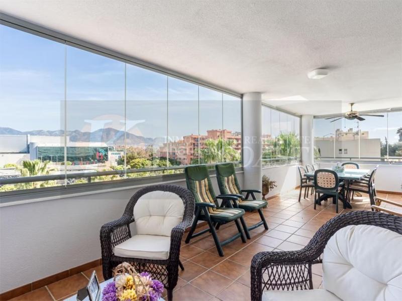 Foto b301ed46-dad1-4a24-91dc-96bd2457070e. Piso amplio piso en esquina en zona miramar, con garaje y trastero en Fuengirola