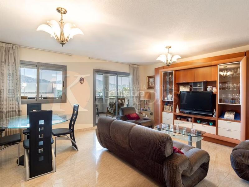 Foto d39b0073-49e5-459d-8612-02f4d82ba497. Piso amplio piso en esquina en zona miramar, con garaje y trastero en Fuengirola
