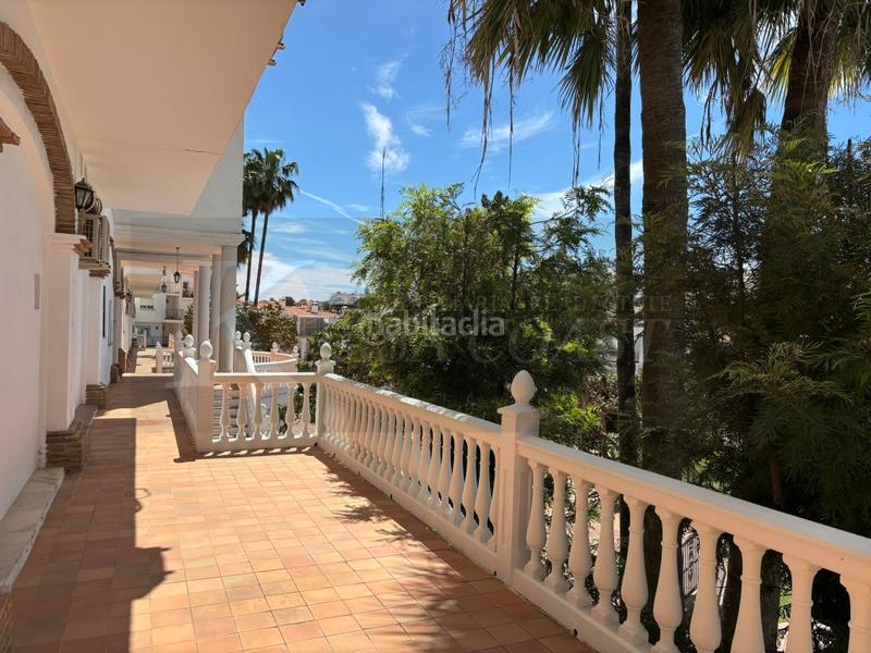 Foto ab4ea35e-861b-4430-8557-a21e2e62bab5. Piso  en esquina con terraza y piscina en zona carretera en Mijas