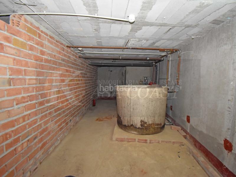 Foto 08bfa2b9-cae2-4825-9f0d-1572f1b9fa5d. Local comercial  en venta con gran potencial las lagunas, costa en Mijas