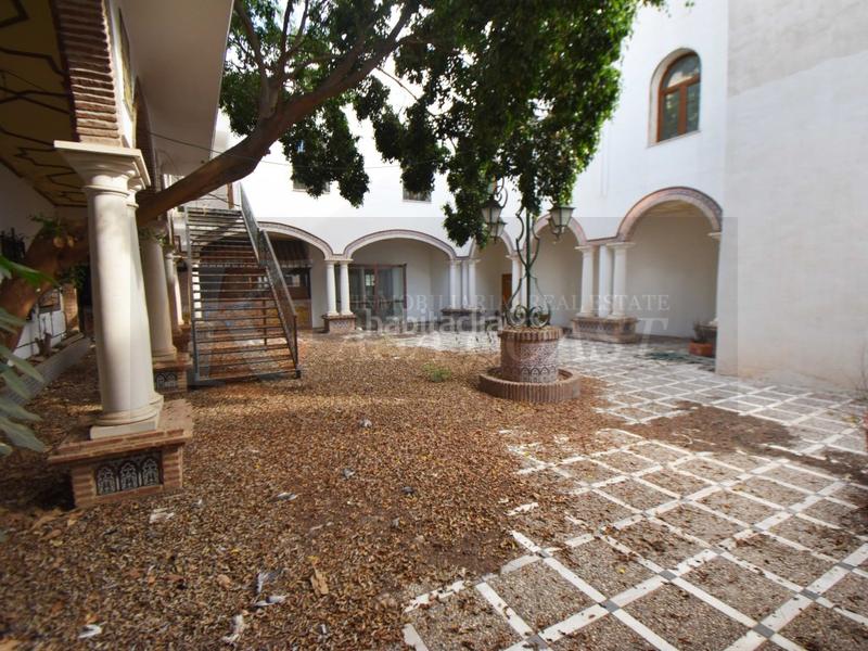 Foto 4383ae27-5f3c-4b48-8aea-63af8ef2eb4c. Local comercial  en venta con gran potencial las lagunas, costa en Mijas