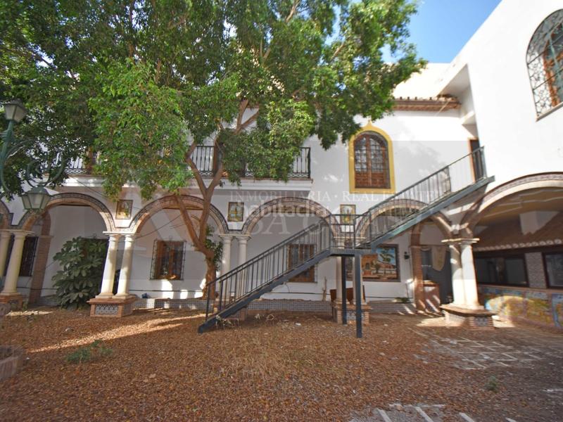 Foto 51649cf5-a465-4b49-ab90-13f2a32aaea0. Local comercial  en venta con gran potencial las lagunas, costa en Mijas