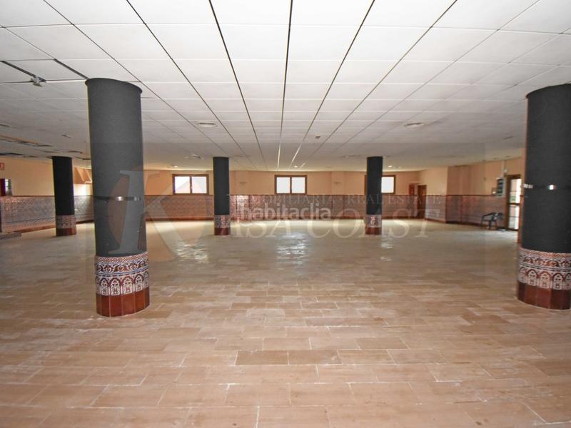 Foto 5e7c4105-0c71-4dc8-a9ad-bbf9ea1f9c49. Local comercial  en venta con gran potencial las lagunas, costa en Mijas