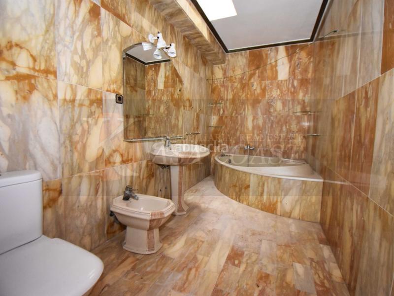 Foto 9a954e8c-180c-4322-ae8c-7c8bad75cf67. Local comercial  en venta con gran potencial las lagunas, costa en Mijas
