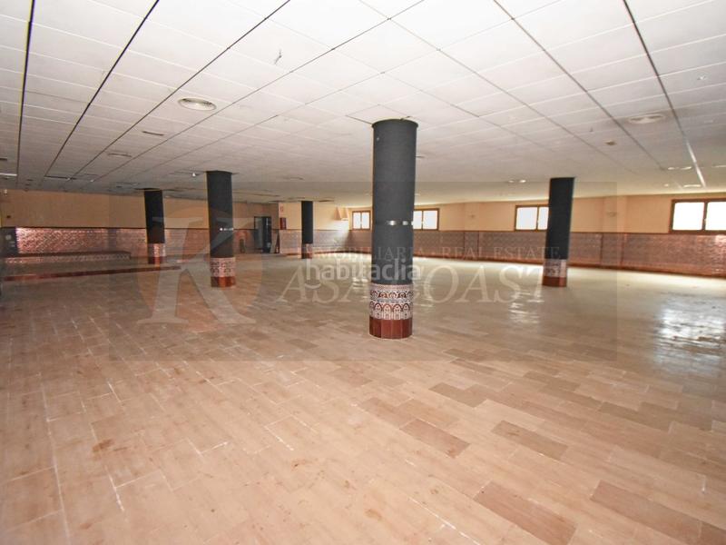 Foto c7e26873-8b7f-4e02-b4ca-309b4fe697e8. Local comercial  en venta con gran potencial las lagunas, costa en Mijas