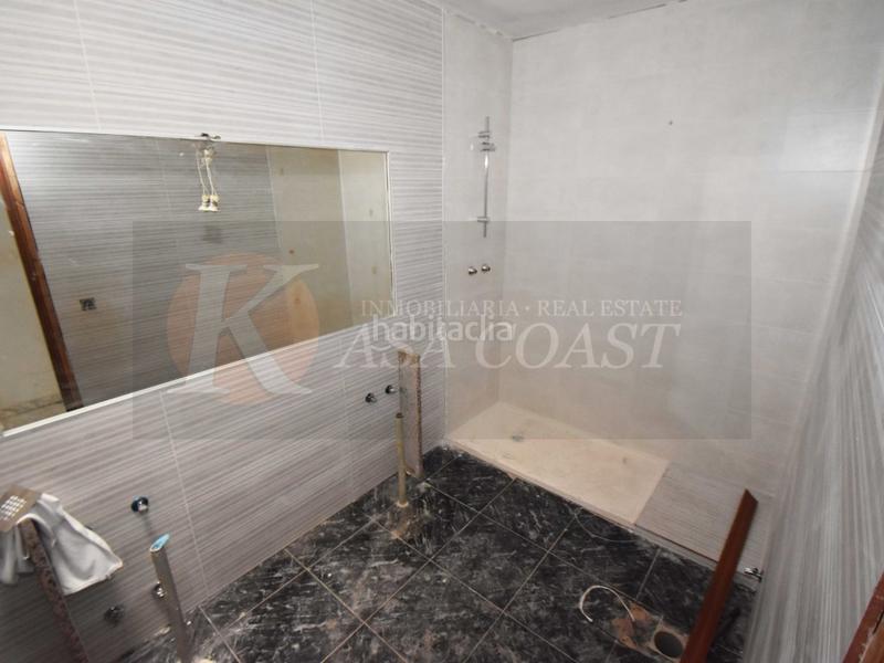 Foto cc923b1c-3949-40ba-b2b0-da09956aa3c9. Local comercial  en venta con gran potencial las lagunas, costa en Mijas