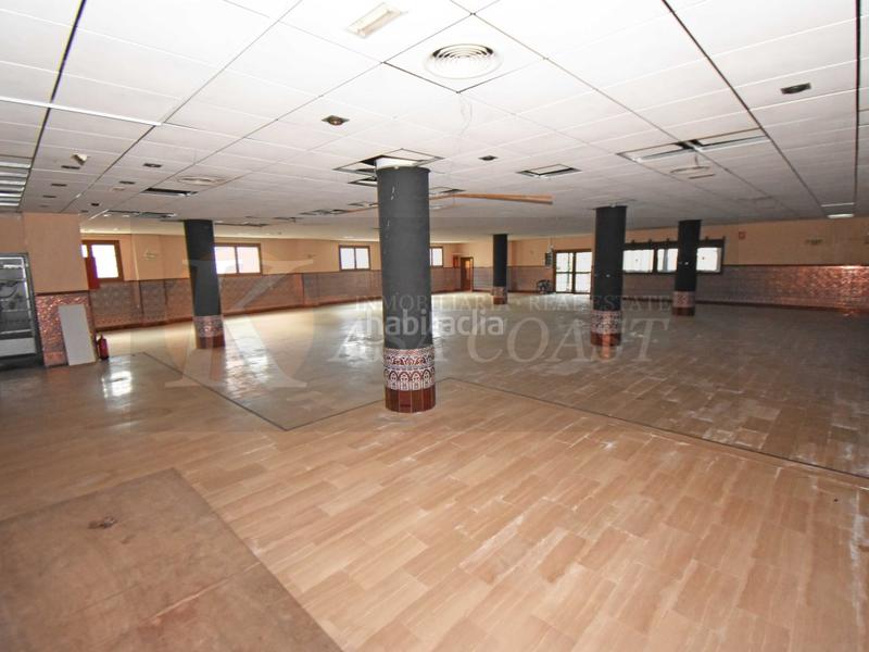 Foto ee3c3cfe-7e66-46ef-933f-c32861b385e9. Local comercial  en venta con gran potencial las lagunas, costa en Mijas