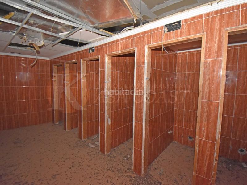 Foto f443e366-c8dd-4ca6-a37e-1fd0ad3432f7. Local comercial  en venta con gran potencial las lagunas, costa en Mijas