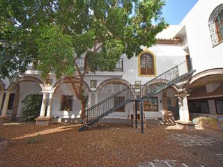 Local Comercial en Los Árboles. Local comercial en venta con gran potencial  las lagunas, mijas
