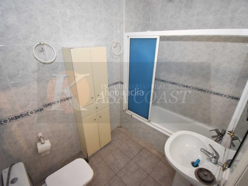 Foto 4edf0f56-3d62-4ce7-b1ef-c144049a65a6. Piso  en venta en las lagunas, costa con terraza y garaje incluido en Mijas