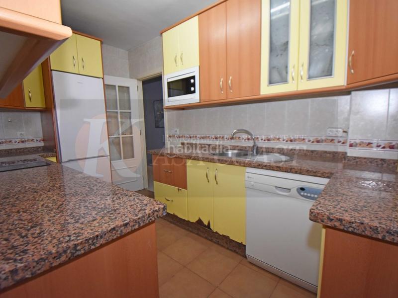 Foto 548dbbc3-fb6b-4762-a342-519a3ddca61a. Piso  en venta en las lagunas, costa con terraza y garaje incluido en Mijas