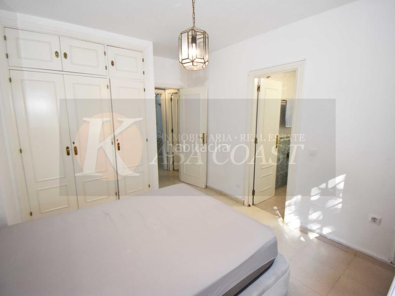 Foto 9e1e3ee6-a8ec-4a2a-a4ab-791c1a015f74. Piso  en venta en las lagunas, costa con terraza y garaje incluido en Mijas
