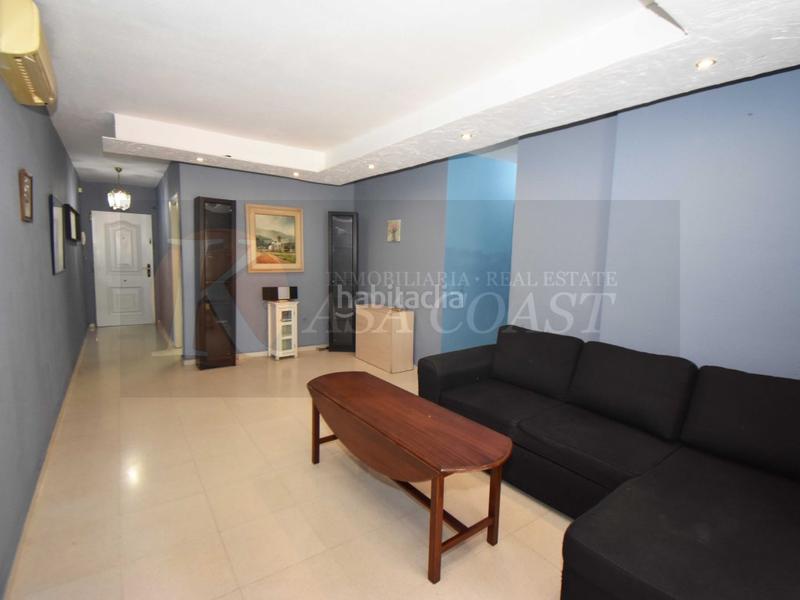 Foto e83667fe-699e-4cfb-a2f2-f5ee3e551ecc. Piso  en venta en las lagunas, costa con terraza y garaje incluido en Mijas