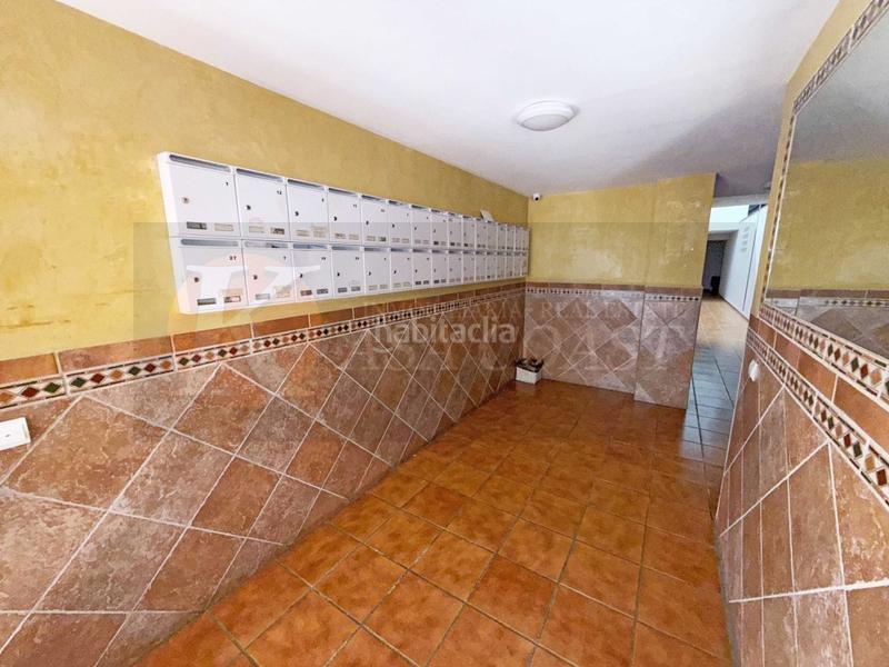 Foto e917d989-426a-483b-8866-b918157fadf5. Piso  en venta en las lagunas, costa con terraza y garaje incluido en Mijas