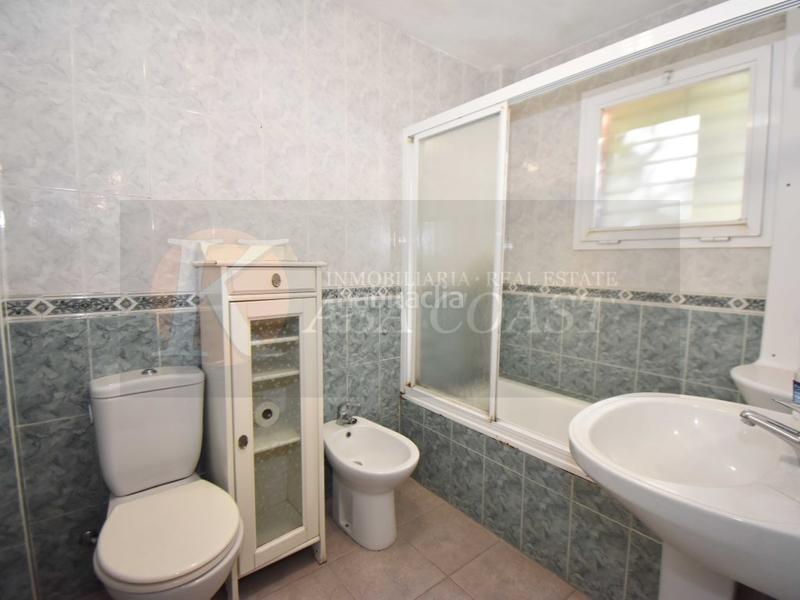 Foto ea3497ff-5ae9-40fb-97ac-7a22d3e0a198. Piso  en venta en las lagunas, costa con terraza y garaje incluido en Mijas
