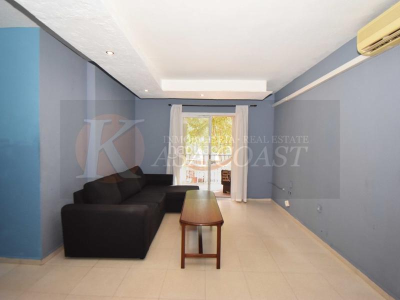 Foto ec4e67e5-6e5e-4290-8c1a-47a2ab6ea139. Piso  en venta en las lagunas, costa con terraza y garaje incluido en Mijas