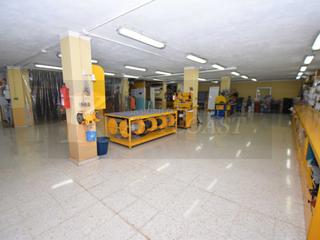 Local commercial à Los Ríos. Local comercial en venta en las lagunas, mijas costa  ideal para