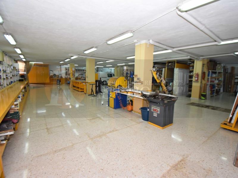 Foto 9df9986e-05cf-4203-8ab7-47cb9e4229c9. Local comercial  en venta en las lagunas, costa ideal para negocios industriales o logísticos en Mijas