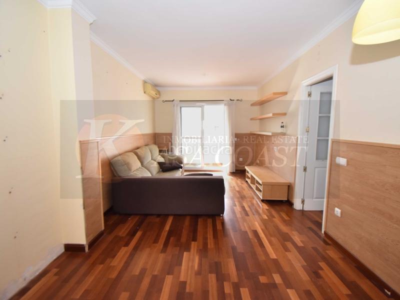 Foto 266201f5-504c-4fc0-81a6-dbf7b1131c8c. Piso  en venta en las lagunas, costa con piscina, garaje y trastero en Mijas