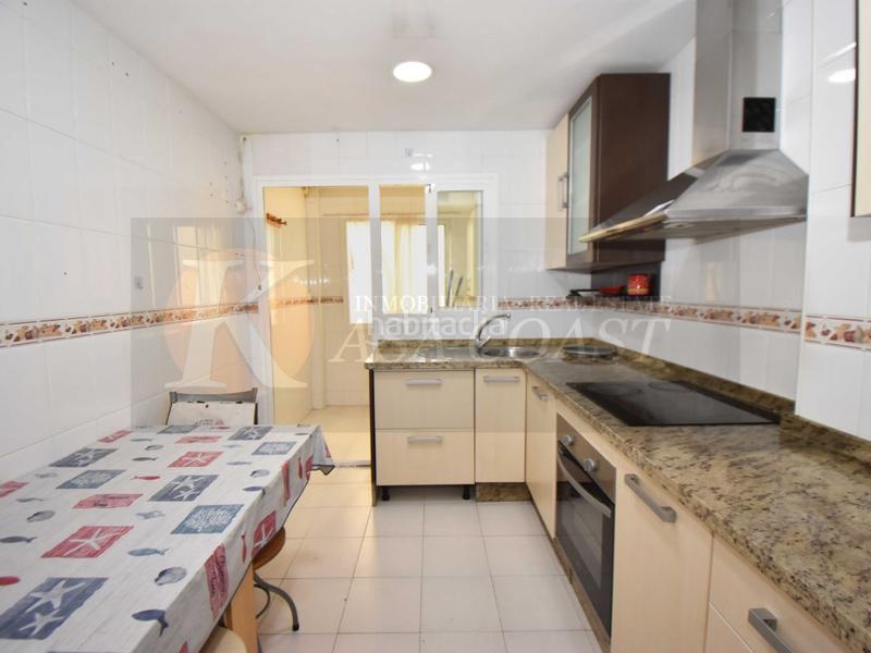 Foto 75ebb2d9-56f3-4b9d-b63c-258602a56905. Piso  en venta en las lagunas, costa con piscina, garaje y trastero en Mijas