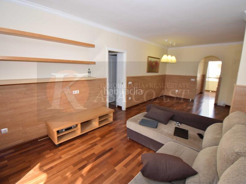 Foto 9adf702a-ec1b-47f4-902a-3ea62859edcb. Piso  en venta en las lagunas, costa con piscina, garaje y trastero en Mijas
