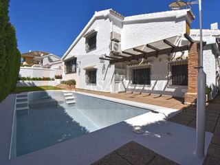 Casa a Castillo Sohail - Myramar. Villa independiente con piscina privada en miramar, fuengirola